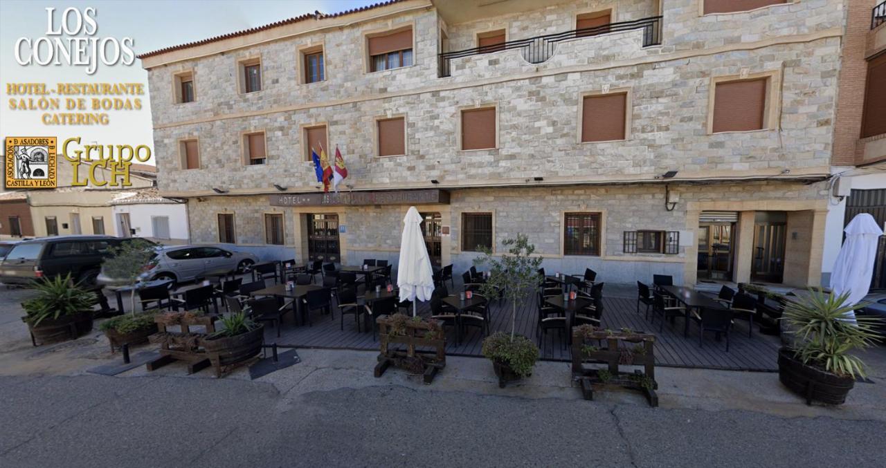 Hotel Los Conejos Mora Exterior foto